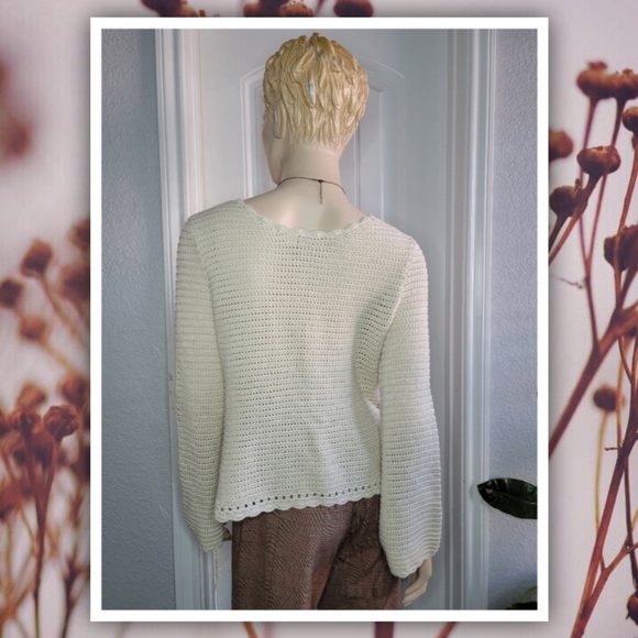 Francesca's Alya moonflower crochet pattern flare sleeve ivory sweater M… - Picture 5 of 7